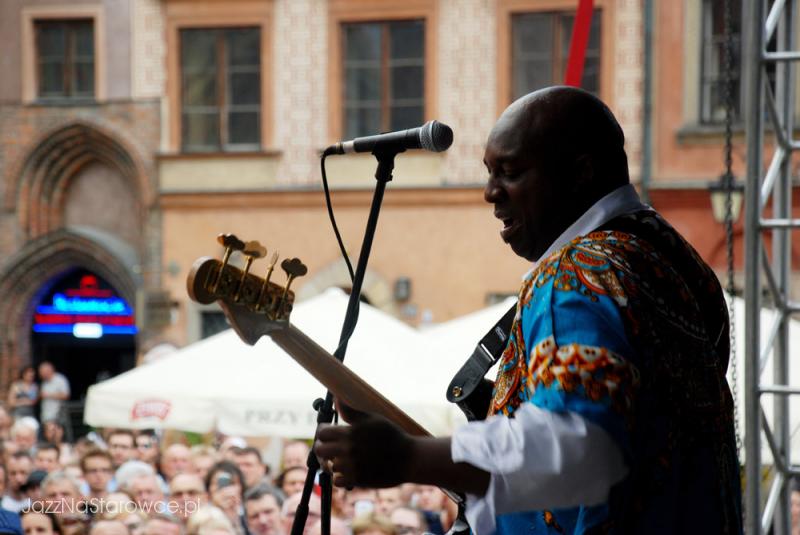 Charnett Moffett