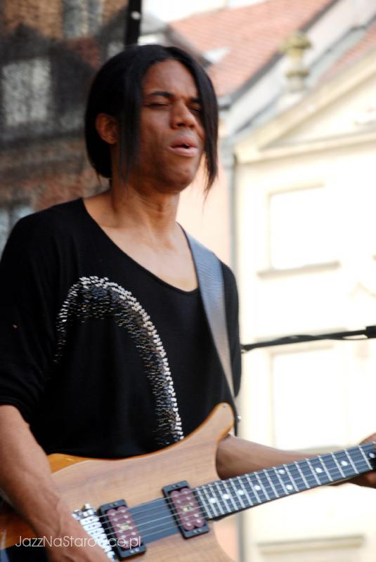 Charnett Moffett
