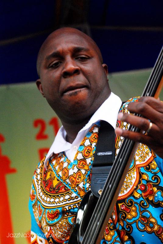 Charnett Moffett