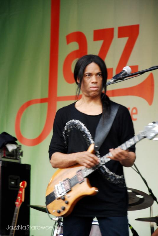 Charnett Moffett