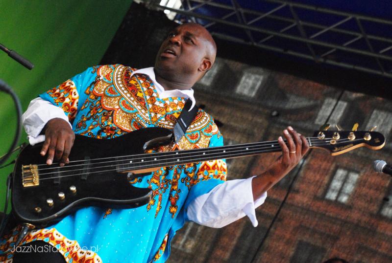 Charnett Moffett